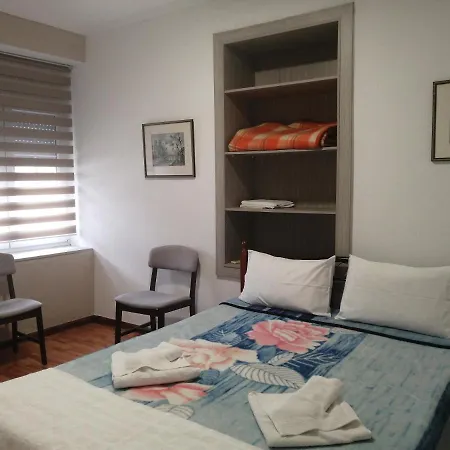 Helen's House לימנריה